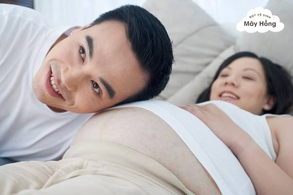 Chồng quan tâm vợ mang thai