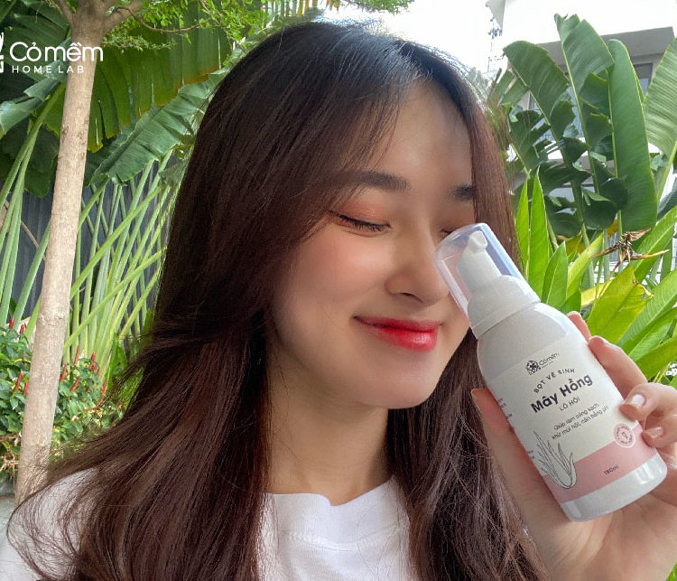 Review khả năng khử mùi của Bọt vệ sinh Mây Hồng giúp cô bé hết mùi hôi Review khả năng khử mùi của Bọt vệ sinh Mây Hồng giúp cô bé hết mùi hôi